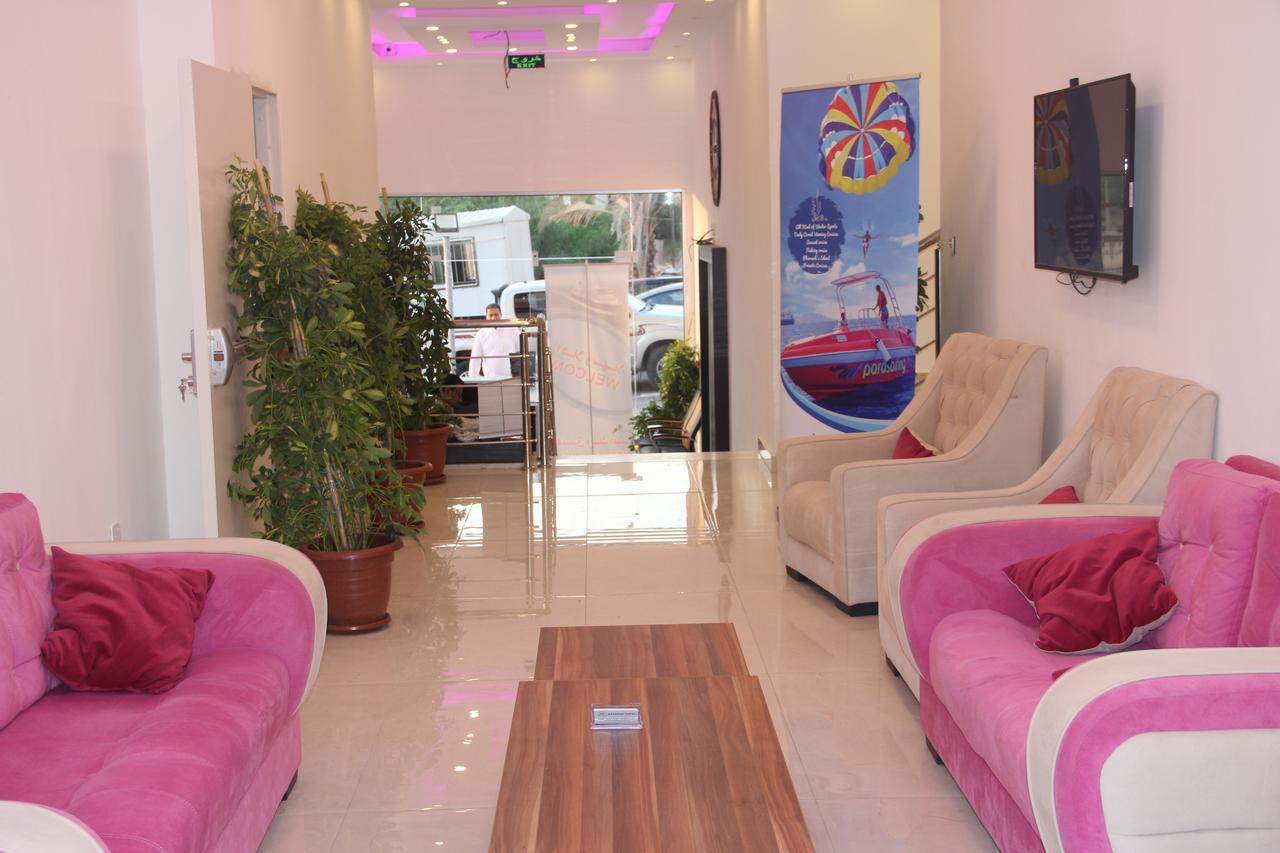 Weekend Hotel Aqaba Bagian luar foto