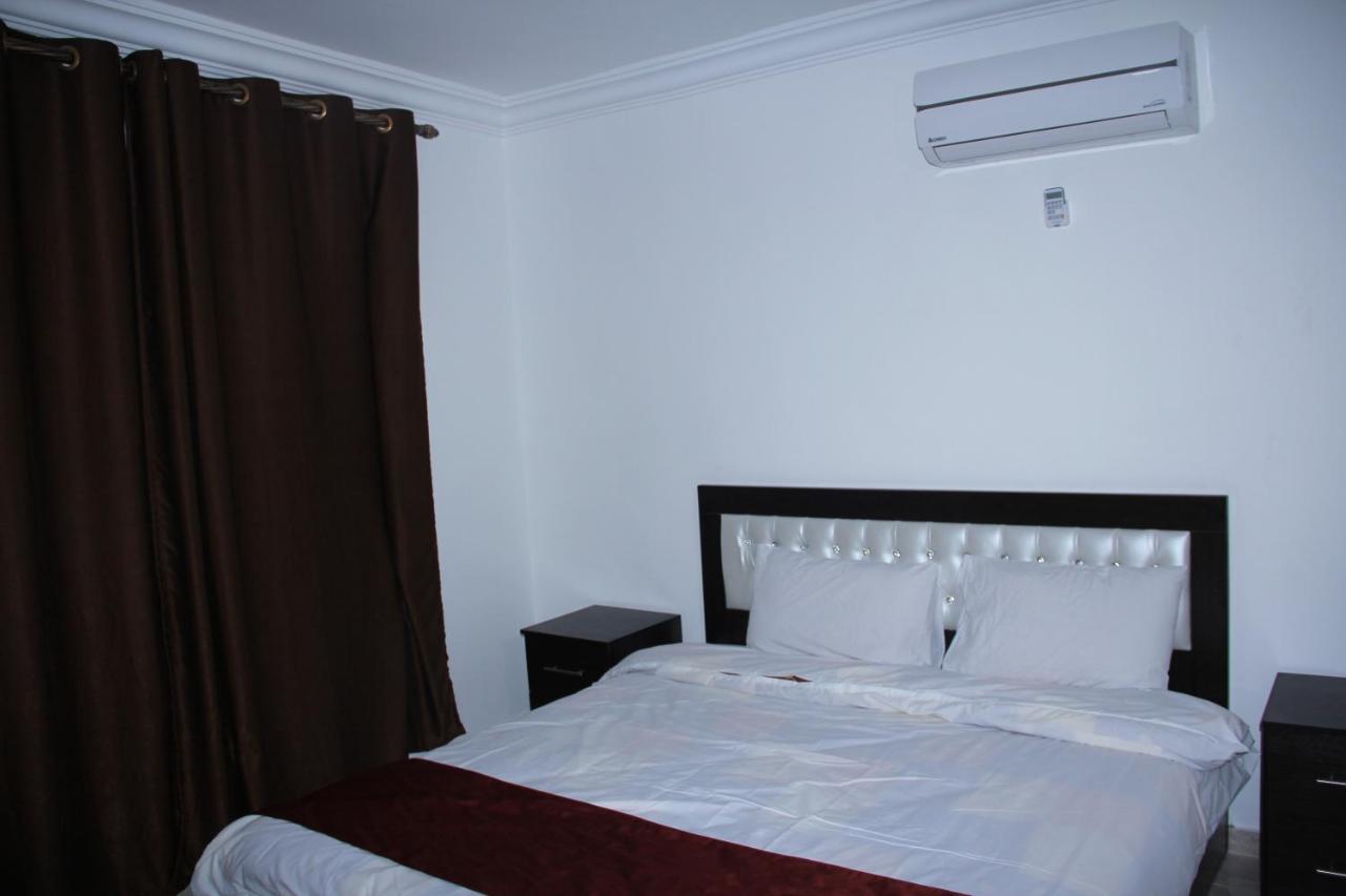 Weekend Hotel Aqaba Bagian luar foto