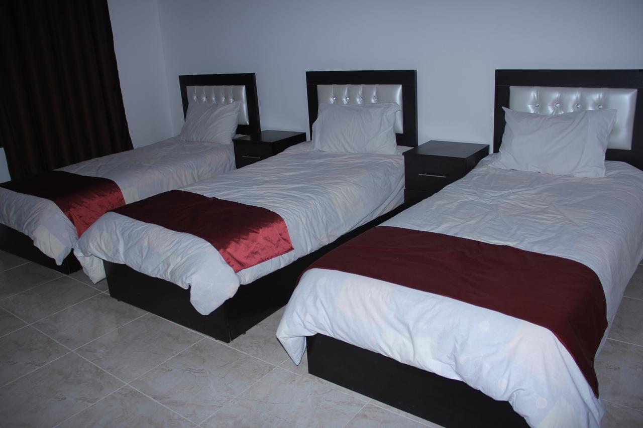 Weekend Hotel Aqaba Bagian luar foto