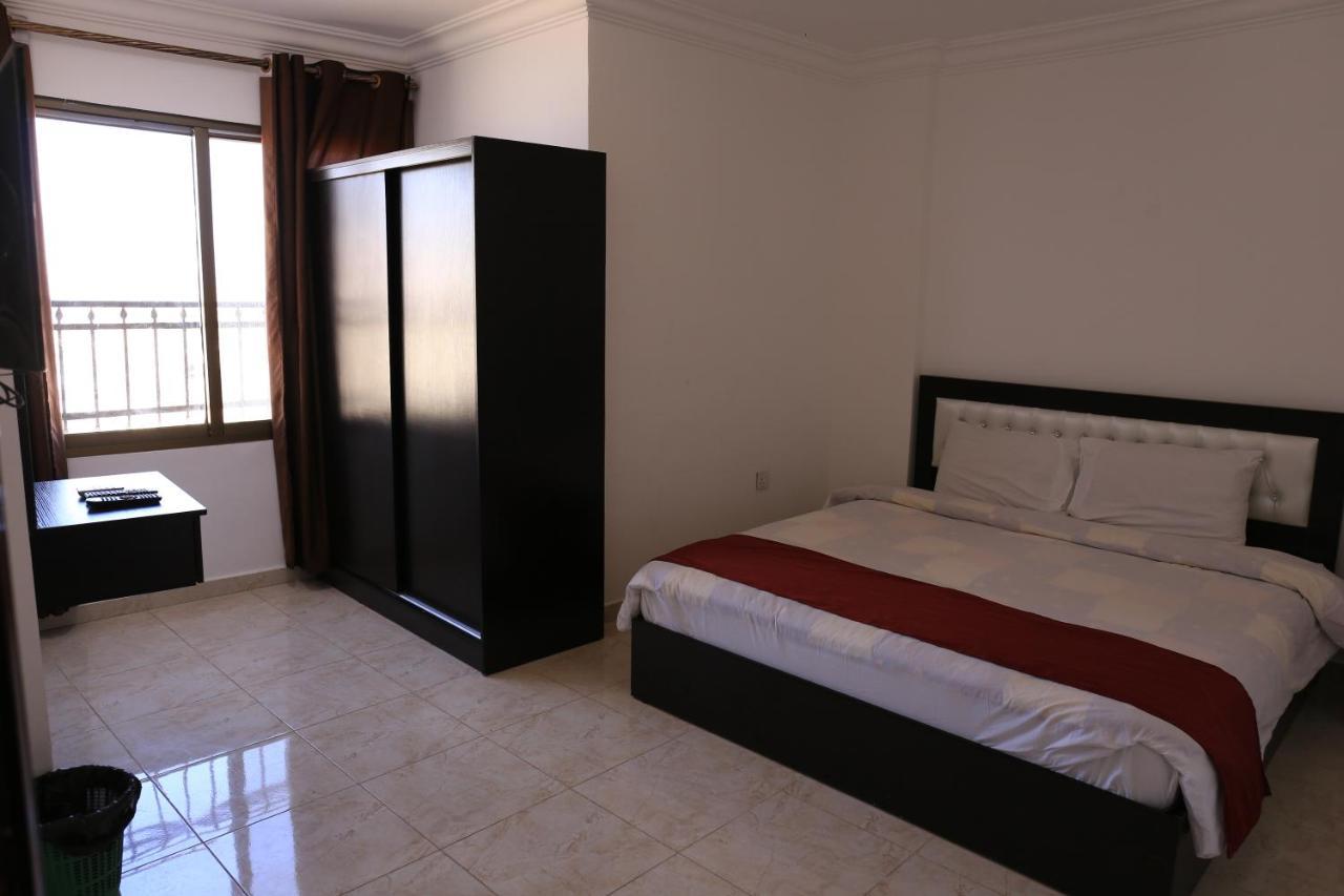 Weekend Hotel Aqaba Bagian luar foto