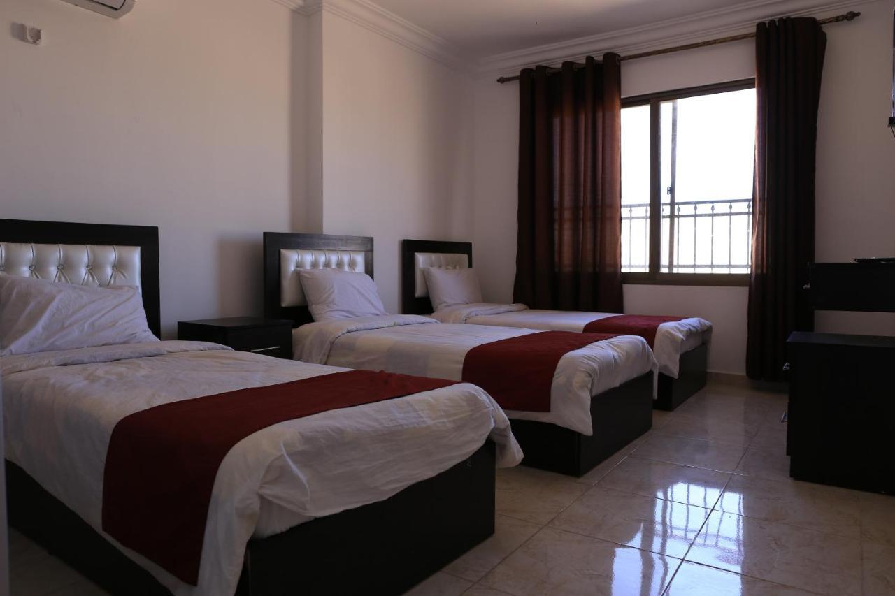 Weekend Hotel Aqaba Bagian luar foto