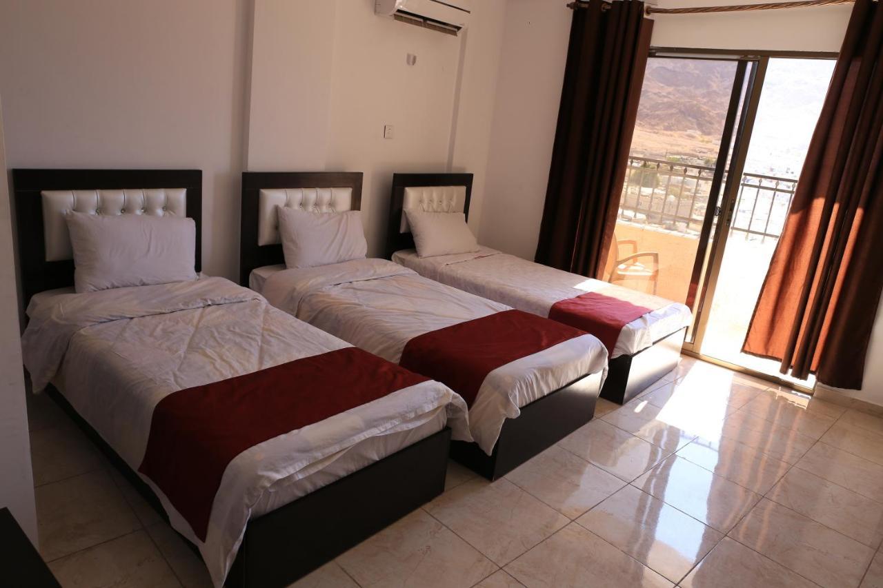Weekend Hotel Aqaba Bagian luar foto